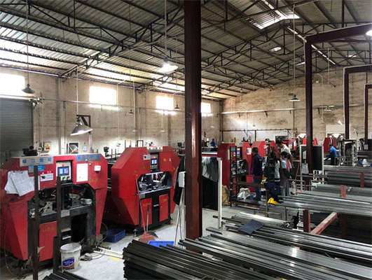 Square Punching with 50-100 Punches Per Minute Square Tubing Puncher