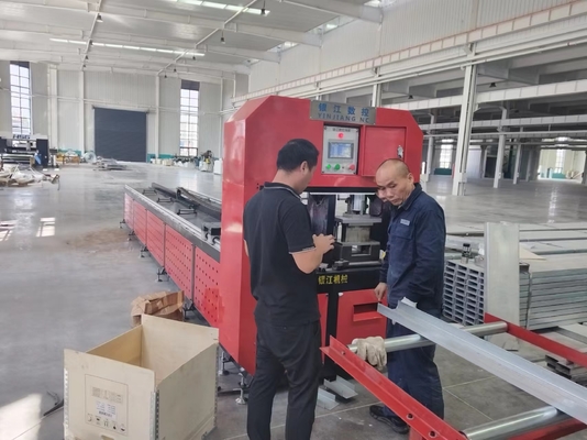 Thiết bị đâm ống hình vuông tự động được điều khiển bằng PLC chạy bằng điện cho các lỗ chính xác